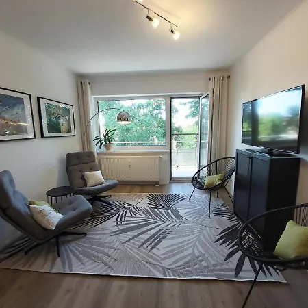 Zentrale 3-Zi.-Wohnung, 3 Gehminuten U-Burgstrasse U2